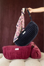 Charger l&#39;image dans la galerie, Sac banane Shanti - Velours côtelé navy
