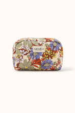 Charger l'image dans la galerie, Trousse Gaya - Bouquet macadamia
