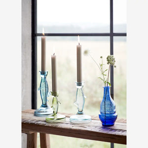 Petit vase bleu en verre recyclé