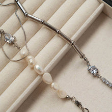 Charger l'image dans la galerie, Collier asymétrique avec pierres et zircon
