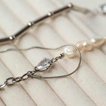 Charger l'image dans la galerie, Collier asymétrique avec pierres et zircon
