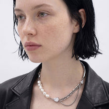 Charger l'image dans la galerie, Collier asymétrique avec pierres et zircon
