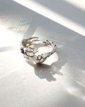 Charger l'image dans la galerie, Bague dragon Crystal
