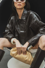 Charger l'image dans la galerie, Veste bomber en simili cuir brillant
